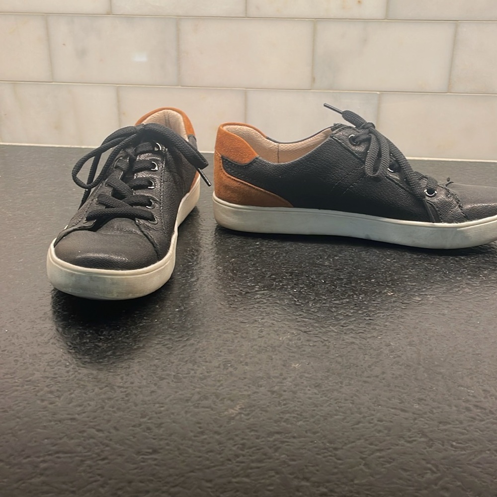 Naturalizer Morrison Black Leather upper and tan suede heel accent.